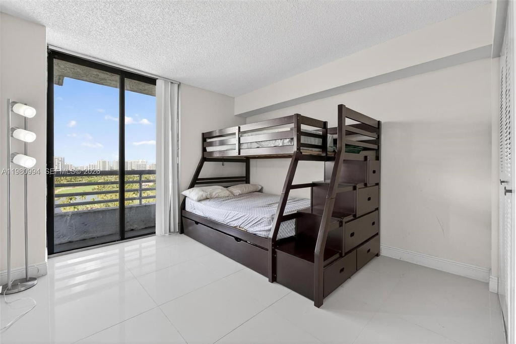 Real estate property located at 3300 192nd St #1611, Miami-dade, Parc Central Aventura Eas, Aventura, FL