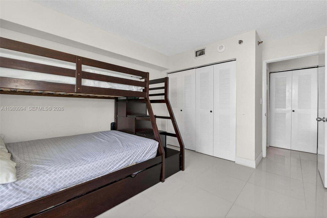 Real estate property located at 3300 192nd St #1611, Miami-dade, Parc Central Aventura Eas, Aventura, FL