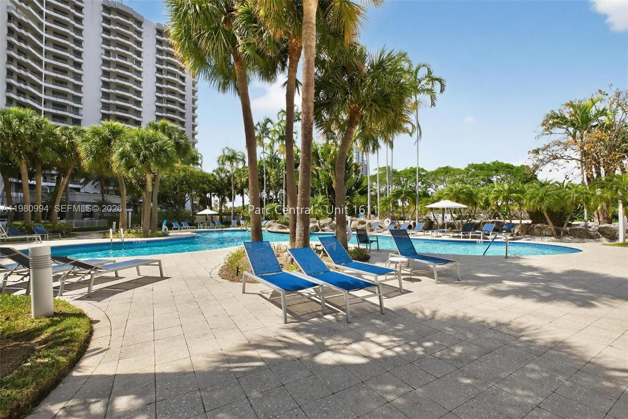 Real estate property located at 3300 192nd St #1611, Miami-dade, Parc Central Aventura Eas, Aventura, FL