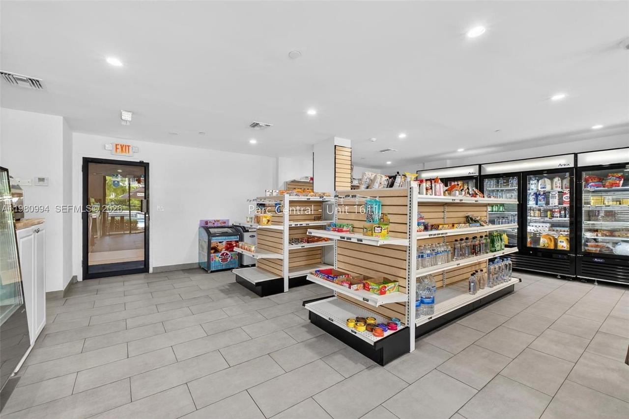 Real estate property located at 3300 192nd St #1611, Miami-dade, Parc Central Aventura Eas, Aventura, FL