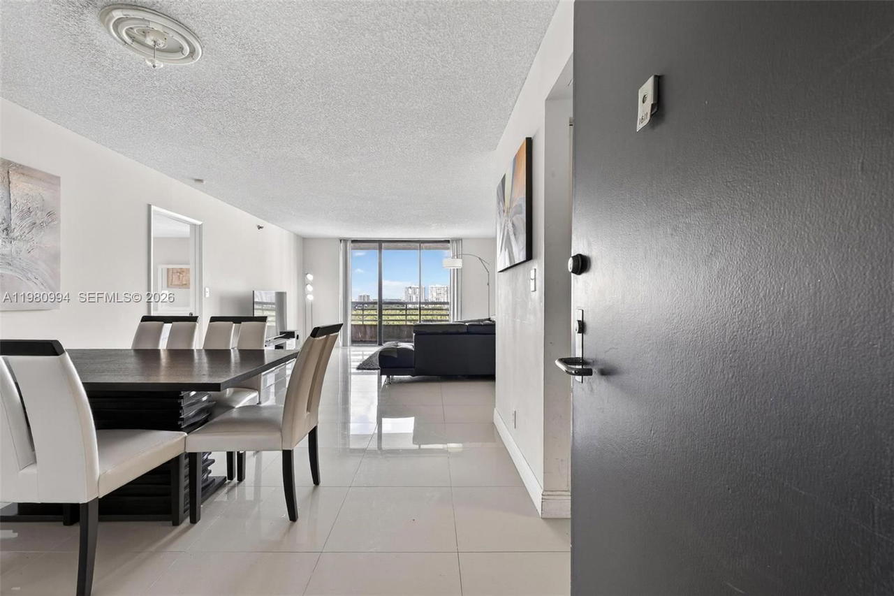 Real estate property located at 3300 192nd St #1611, Miami-dade, Parc Central Aventura Eas, Aventura, FL