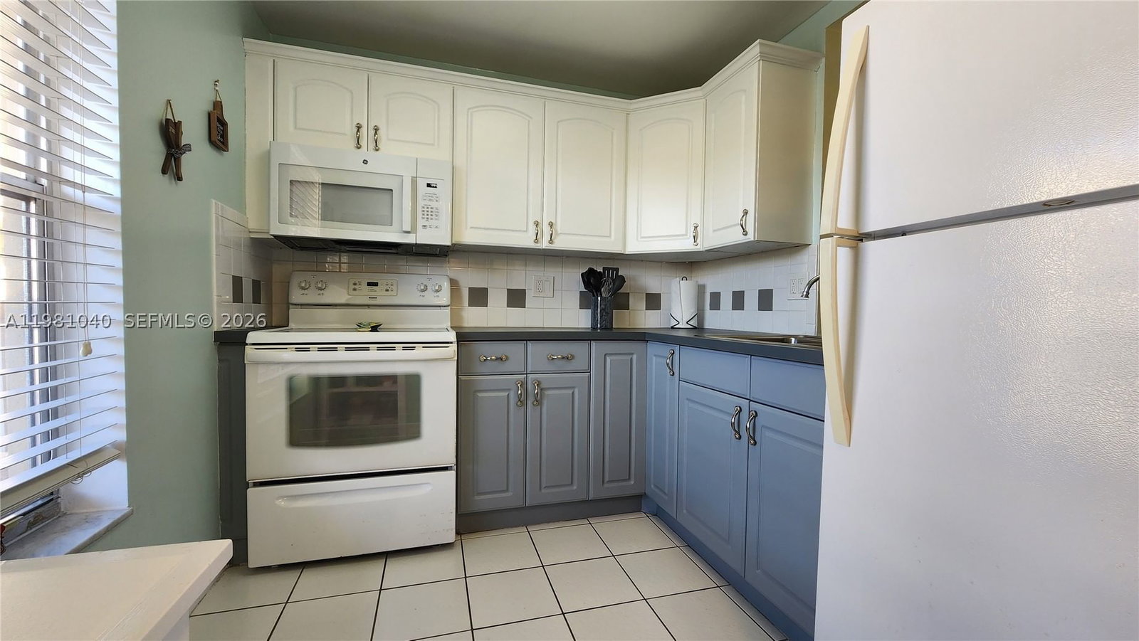 Real estate property located at 5750 64th Ave #208, Broward, Bermuda Club Nine Condo, Tamarac, FL