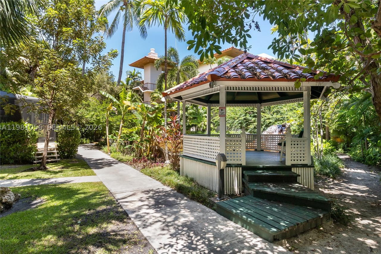 Real estate property located at 101 Ocean Lane Dr #1013, Miami-dade, Ocean Village Condo, Key Biscayne, FL