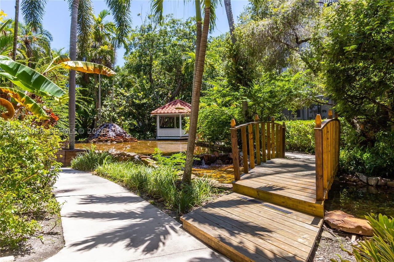 Real estate property located at 101 Ocean Lane Dr #1013, Miami-dade, Ocean Village Condo, Key Biscayne, FL