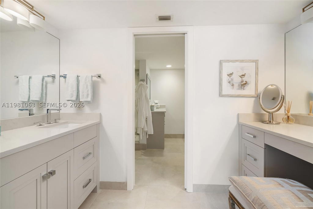 Real estate property located at 19670 Beach Rd A404, Palm Beach, Seawatch At Jupiter Islan, Tequesta, FL