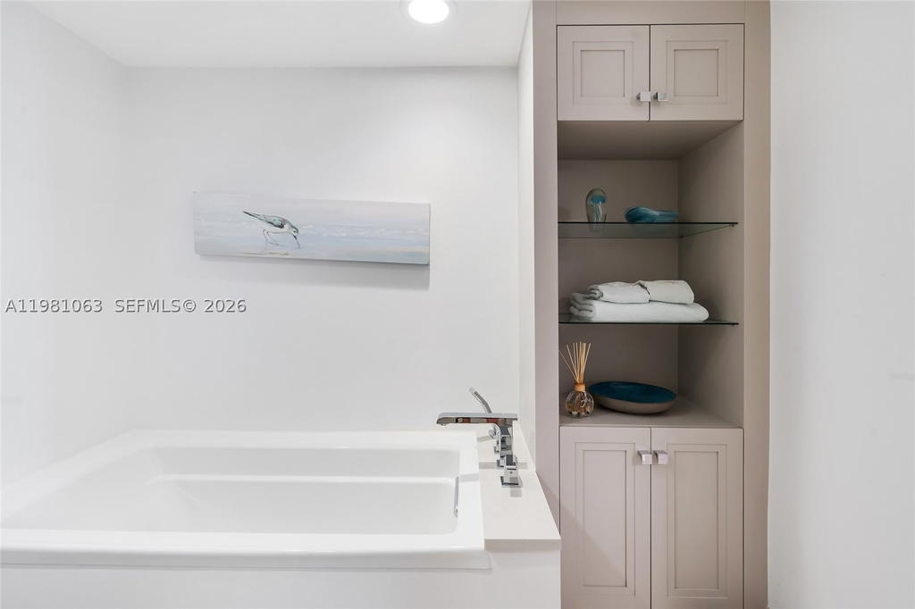 Real estate property located at 19670 Beach Rd A404, Palm Beach, Seawatch At Jupiter Islan, Tequesta, FL