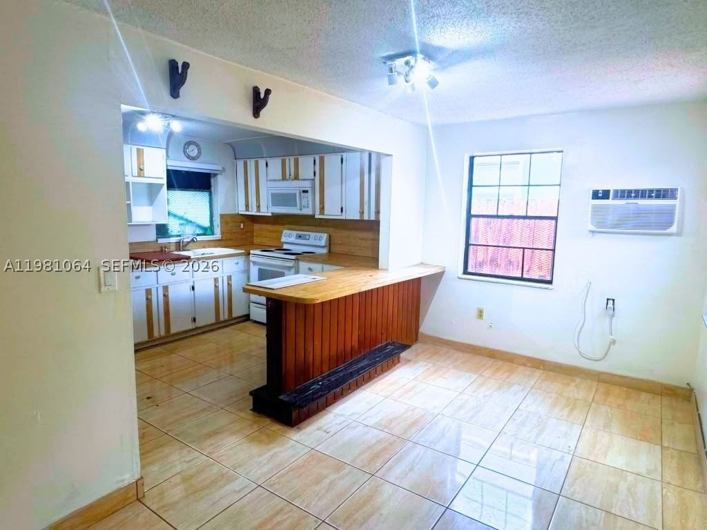 Real estate property located at 3250 14th Ter, Miami-dade, Grapeland Heights, Miami, FL