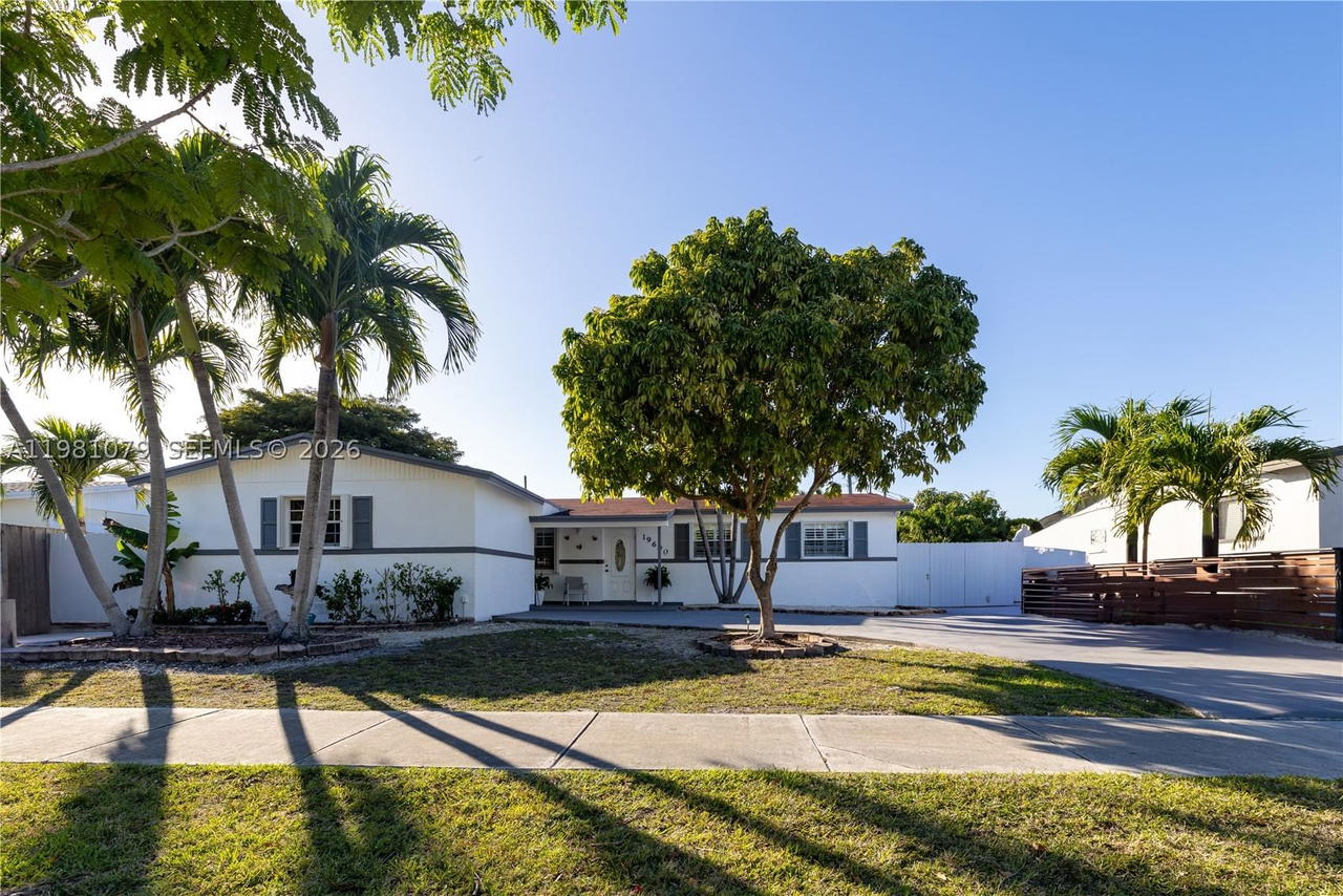 Real estate property located at 19600 Gulfstream Rd, Miami-dade, Cutler Ridge Manor Estate, Cutler Bay, FL