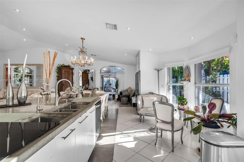 Real estate property located at 11262 59th Ter, Miami-dade, Doral Isles Cayman, Doral, FL