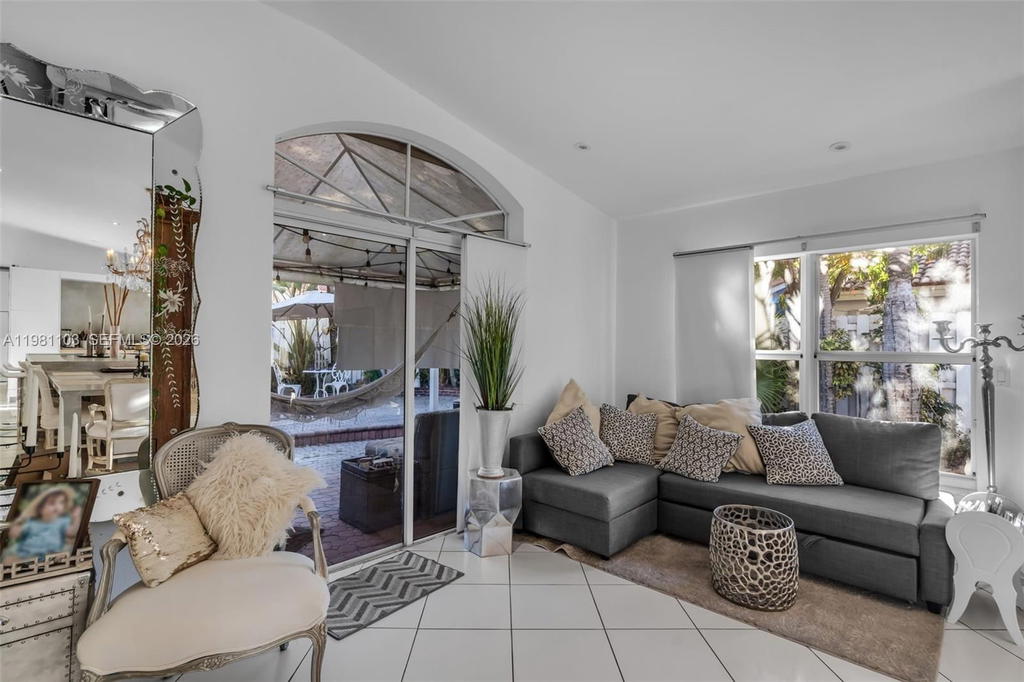 Real estate property located at 11262 59th Ter, Miami-dade, Doral Isles Cayman, Doral, FL