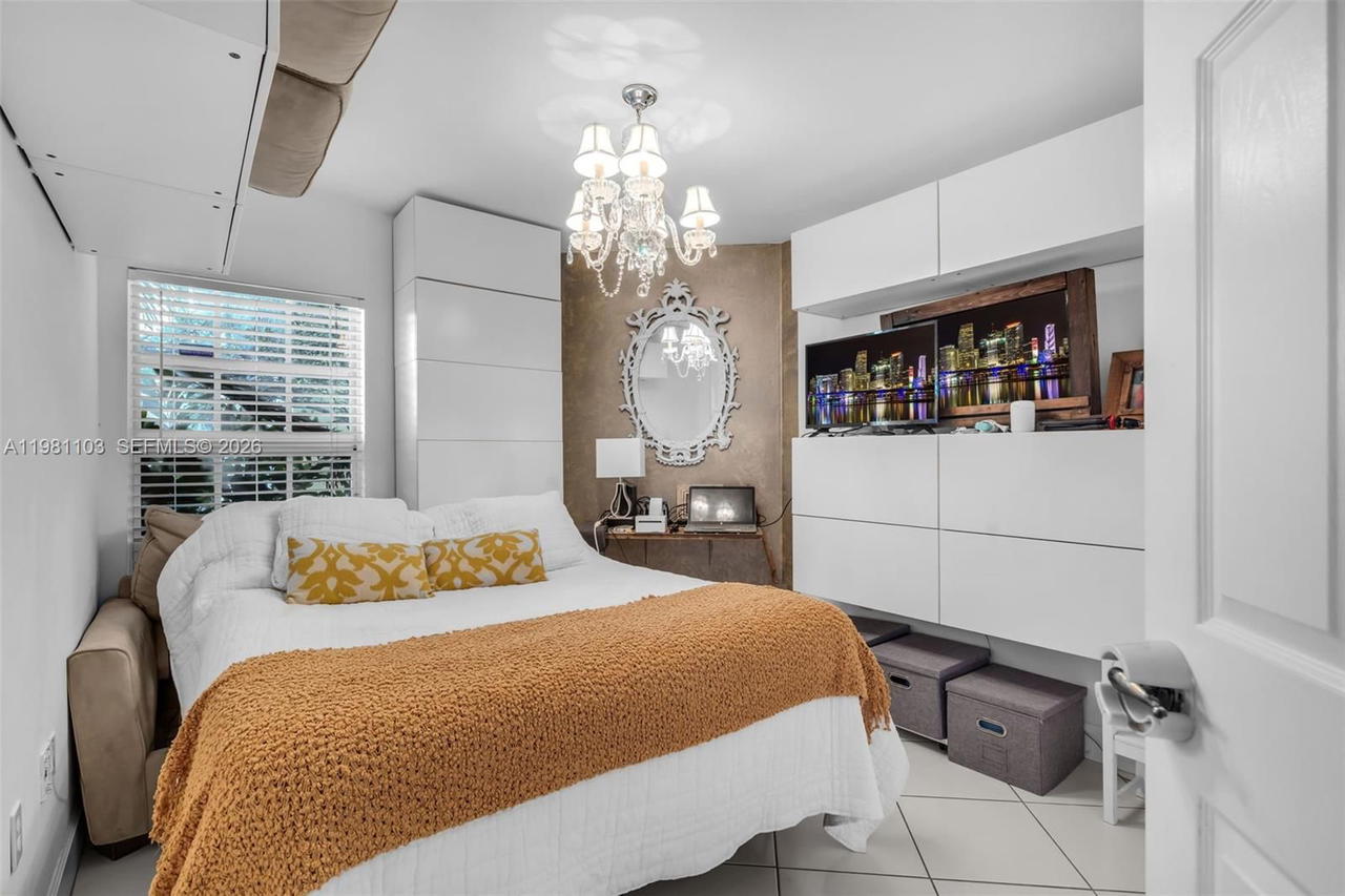Real estate property located at 11262 59th Ter, Miami-dade, Doral Isles Cayman, Doral, FL