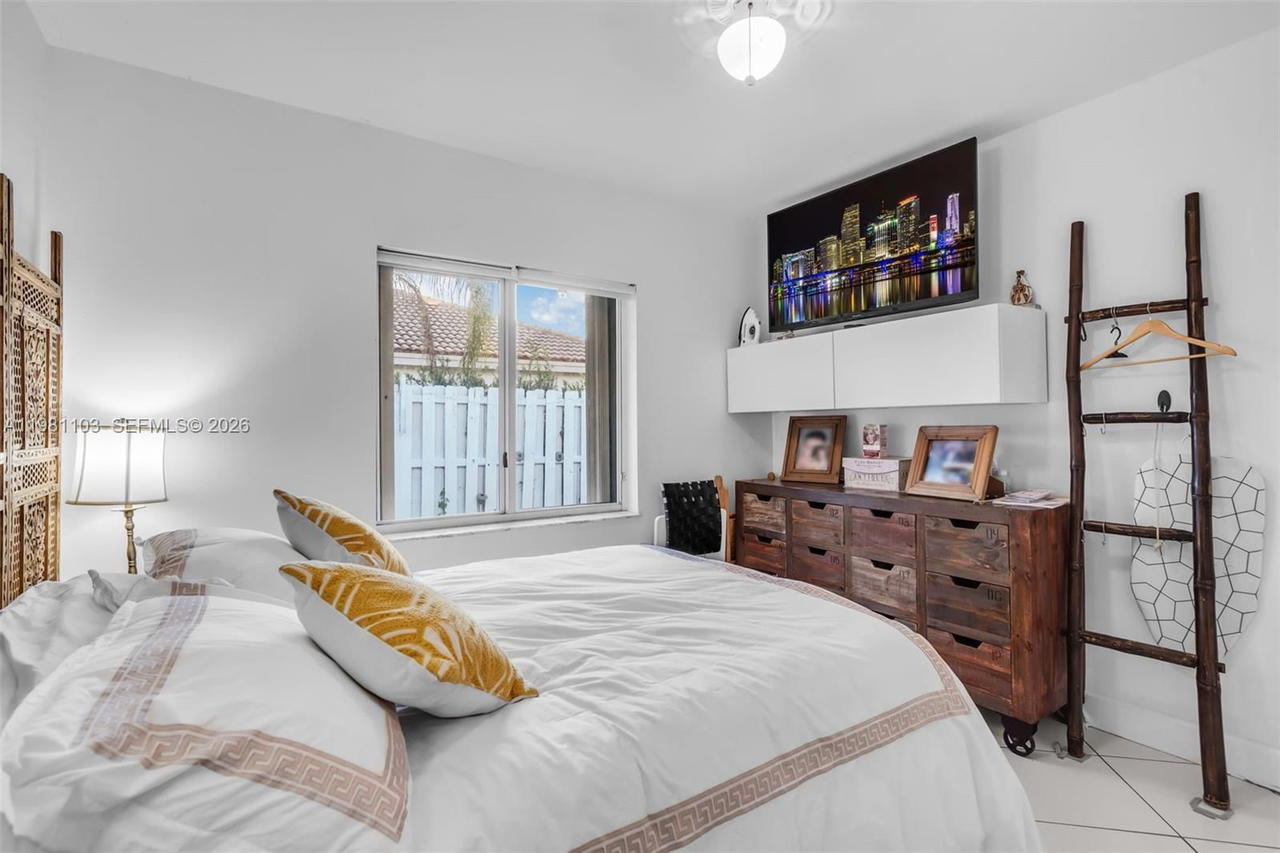 Real estate property located at 11262 59th Ter, Miami-dade, Doral Isles Cayman, Doral, FL