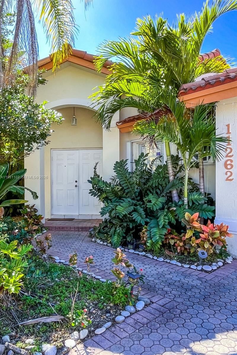 Real estate property located at 11262 59th Ter, Miami-dade, Doral Isles Cayman, Doral, FL
