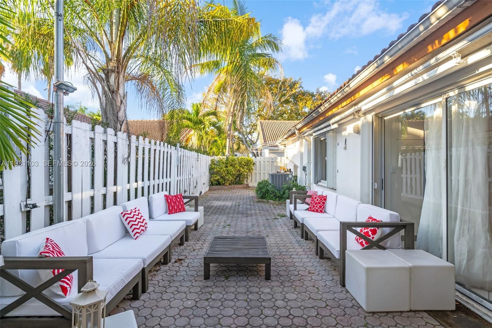 Real estate property located at 11262 59th Ter, Miami-dade, Doral Isles Cayman, Doral, FL