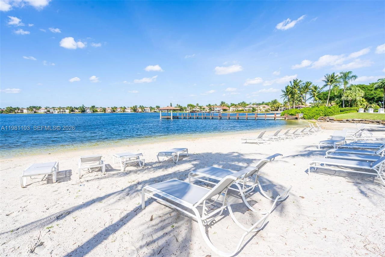 Real estate property located at 11262 59th Ter, Miami-dade, Doral Isles Cayman, Doral, FL