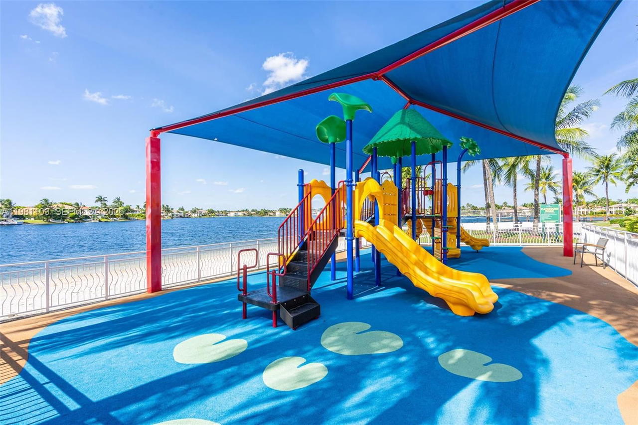 Real estate property located at 11262 59th Ter, Miami-dade, Doral Isles Cayman, Doral, FL
