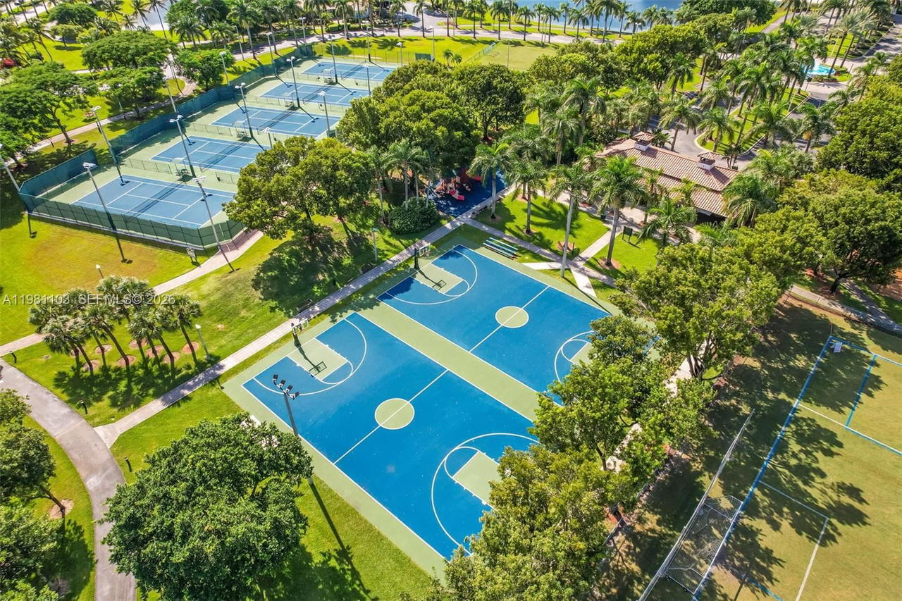 Real estate property located at 11262 59th Ter, Miami-dade, Doral Isles Cayman, Doral, FL