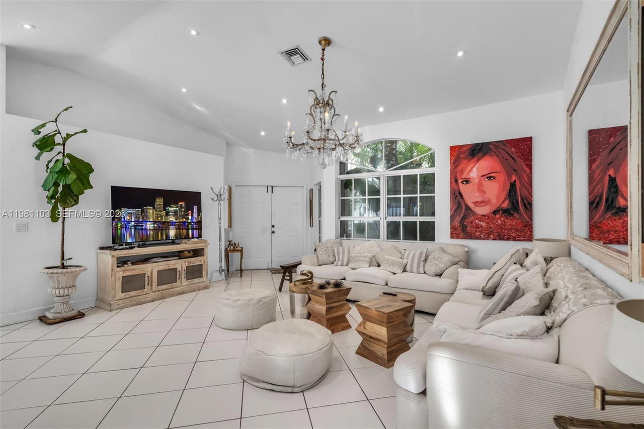 Real estate property located at 11262 59th Ter, Miami-dade, Doral Isles Cayman, Doral, FL