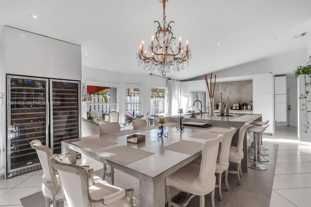 Real estate property located at 11262 59th Ter, Miami-dade, Doral Isles Cayman, Doral, FL