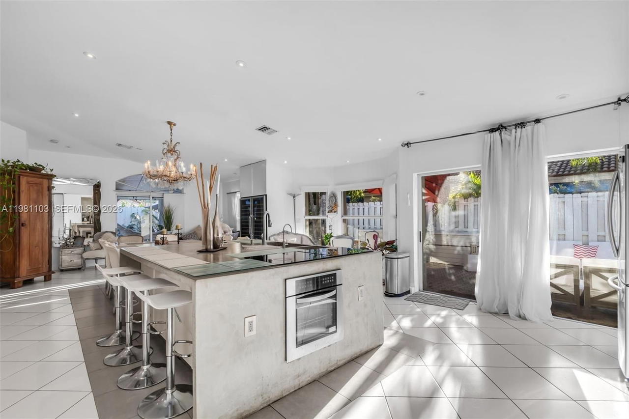 Real estate property located at 11262 59th Ter, Miami-dade, Doral Isles Cayman, Doral, FL