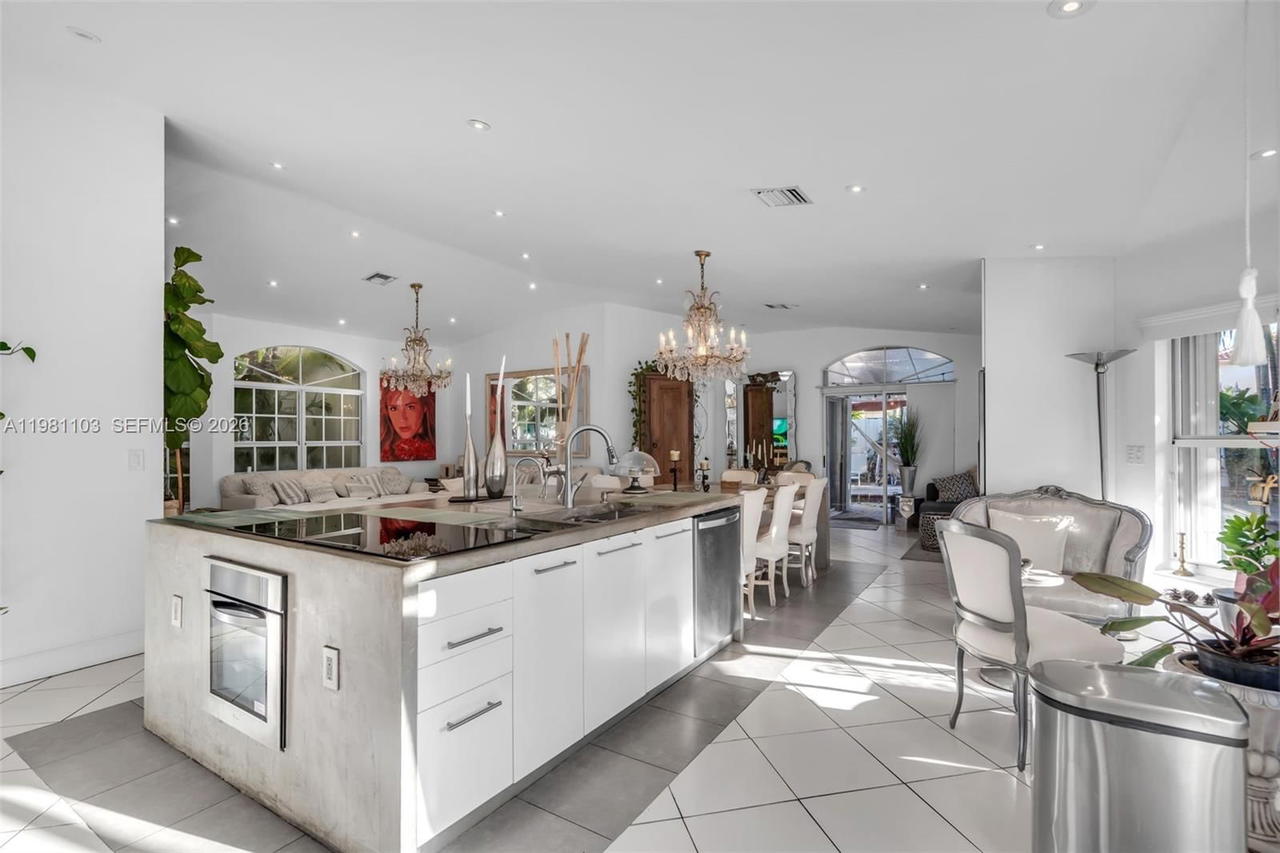 Real estate property located at 11262 59th Ter, Miami-dade, Doral Isles Cayman, Doral, FL