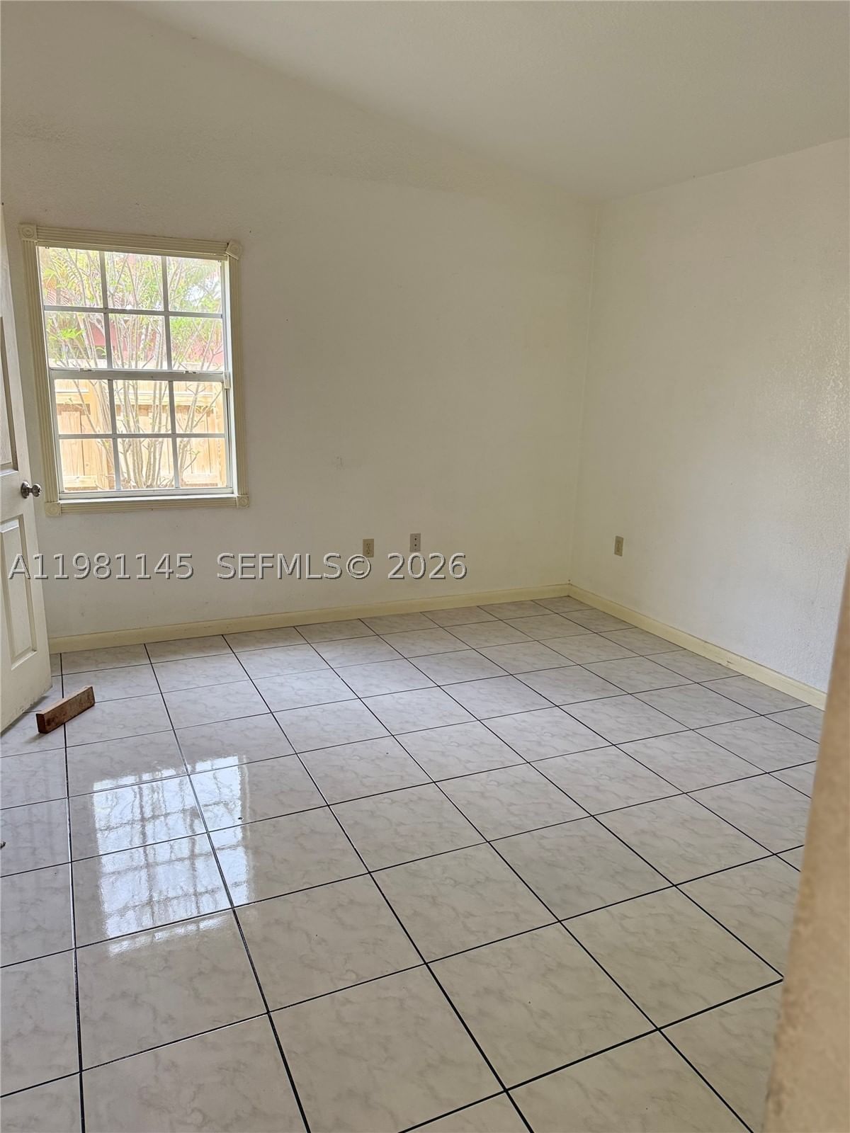 Real estate property located at 5861 152nd Ct, Miami-dade, Westwind Lakes Sec 5, Miami, FL