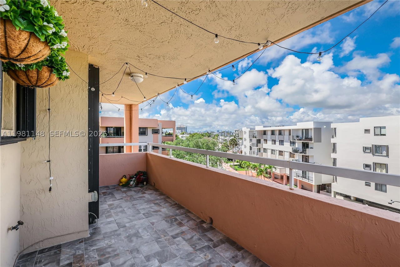 Real estate property located at 8101 Byron Ave #509, Miami-dade, Abbott Gardens Condo, Miami Beach, FL
