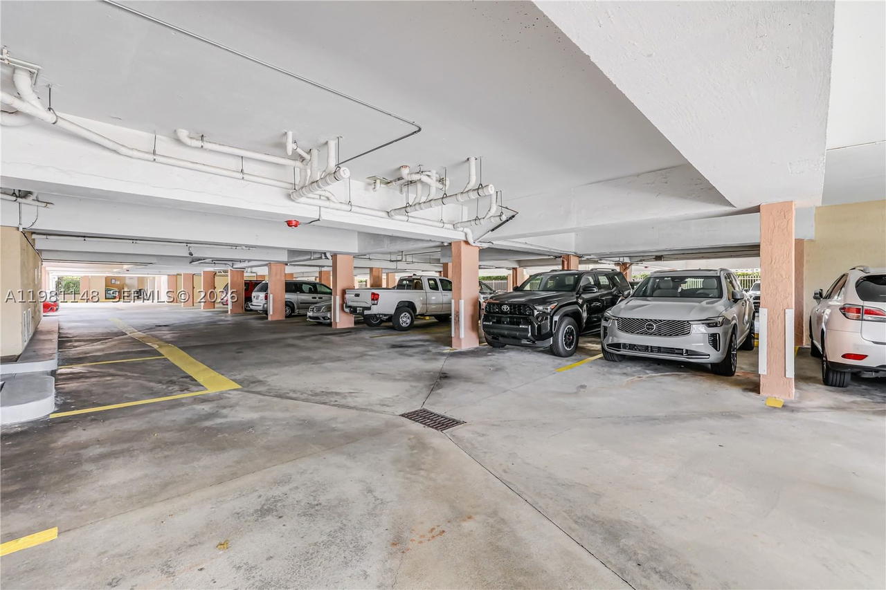 Real estate property located at 8101 Byron Ave #509, Miami-dade, Abbott Gardens Condo, Miami Beach, FL