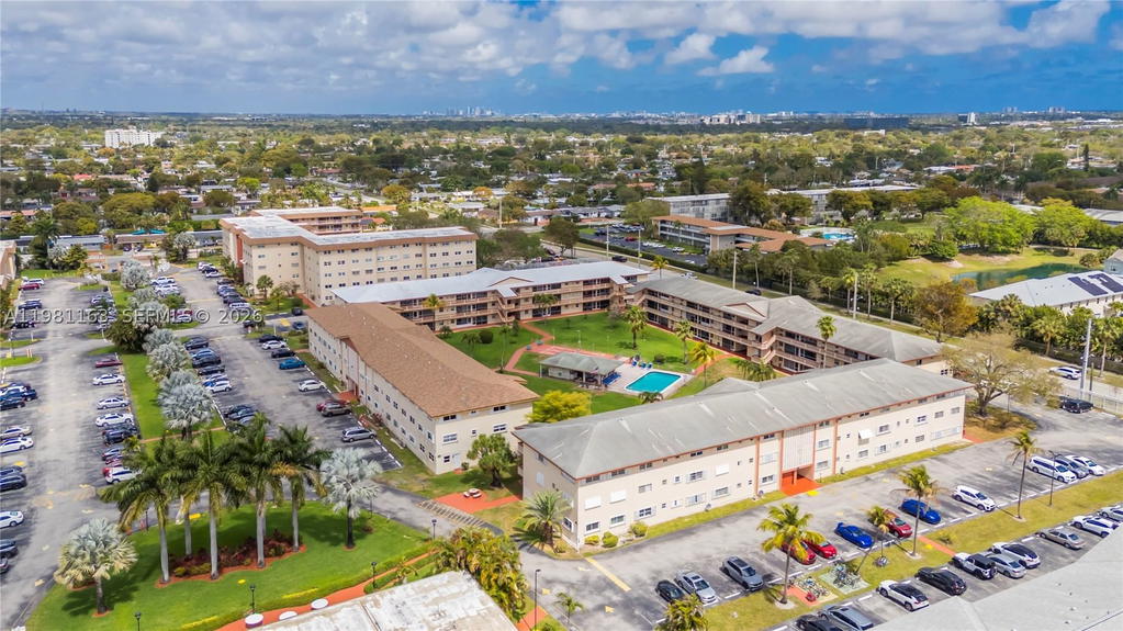 Real estate property located at 5300 Washington St A137, Broward, Beverly Hills Condo Numbe, Hollywood, FL
