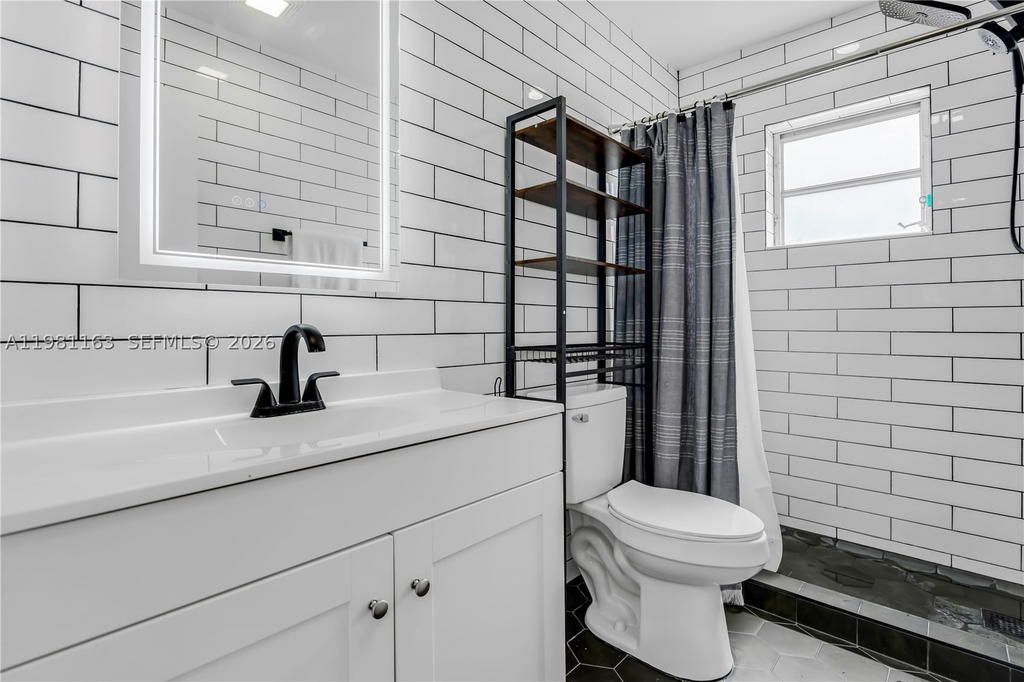 Real estate property located at 5300 Washington St A137, Broward, Beverly Hills Condo Numbe, Hollywood, FL