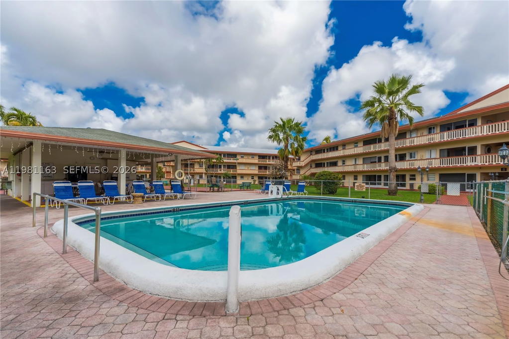 Real estate property located at 5300 Washington St A137, Broward, Beverly Hills Condo Numbe, Hollywood, FL