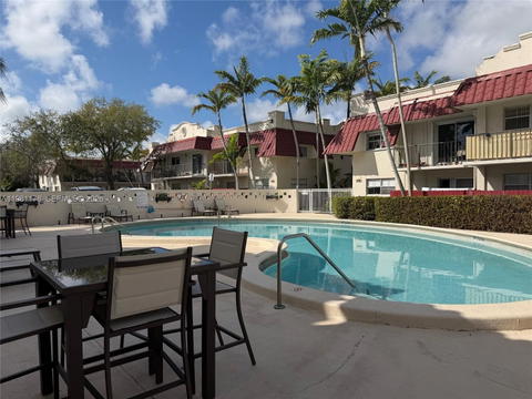Real estate property located at 6709 Kendall Dr #209, Miami-dade, Villas Of Pinecrest Condo, Pinecrest, FL