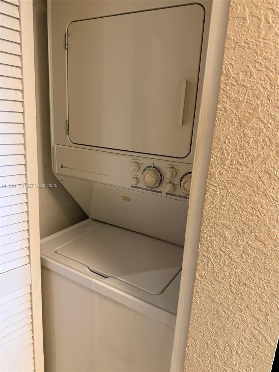 Real estate property located at 6709 Kendall Dr #209, Miami-dade, Villas Of Pinecrest Condo, Pinecrest, FL