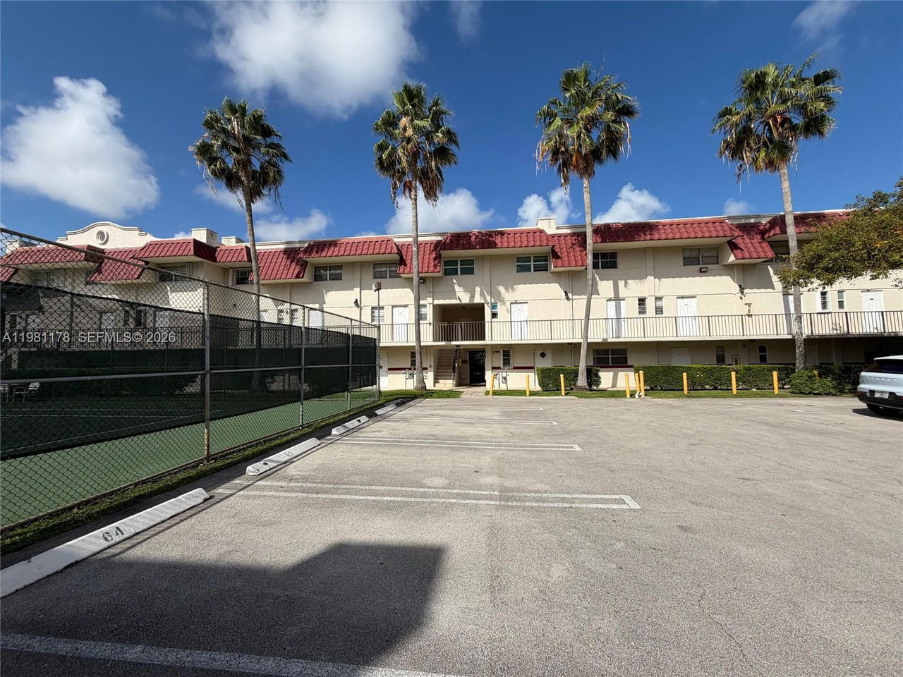 Real estate property located at 6709 Kendall Dr #209, Miami-dade, Villas Of Pinecrest Condo, Pinecrest, FL