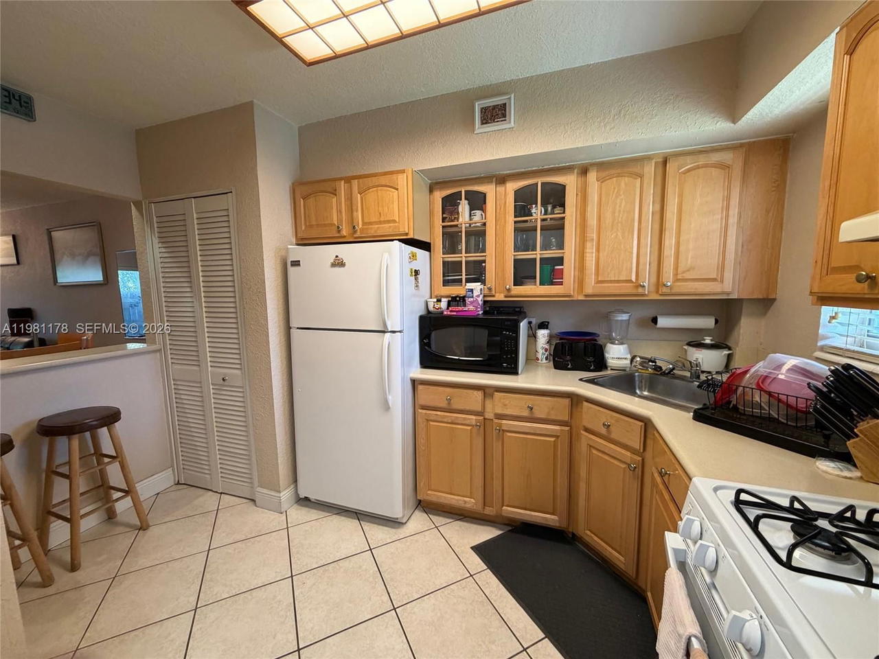 Real estate property located at 6709 Kendall Dr #209, Miami-dade, Villas Of Pinecrest Condo, Pinecrest, FL