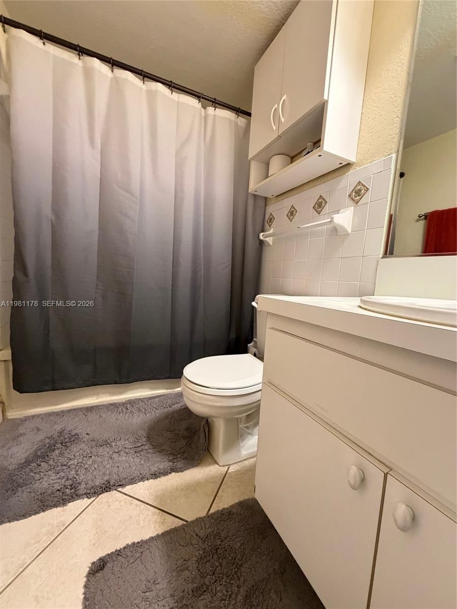 Real estate property located at 6709 Kendall Dr #209, Miami-dade, Villas Of Pinecrest Condo, Pinecrest, FL