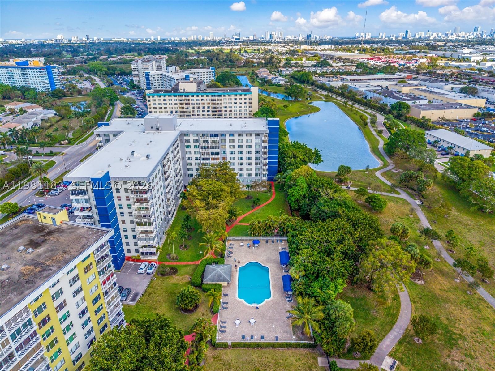 Real estate property located at 4350 Hillcrest Dr #200, Broward, Hillcrest East No 22 Cond, Hollywood, FL