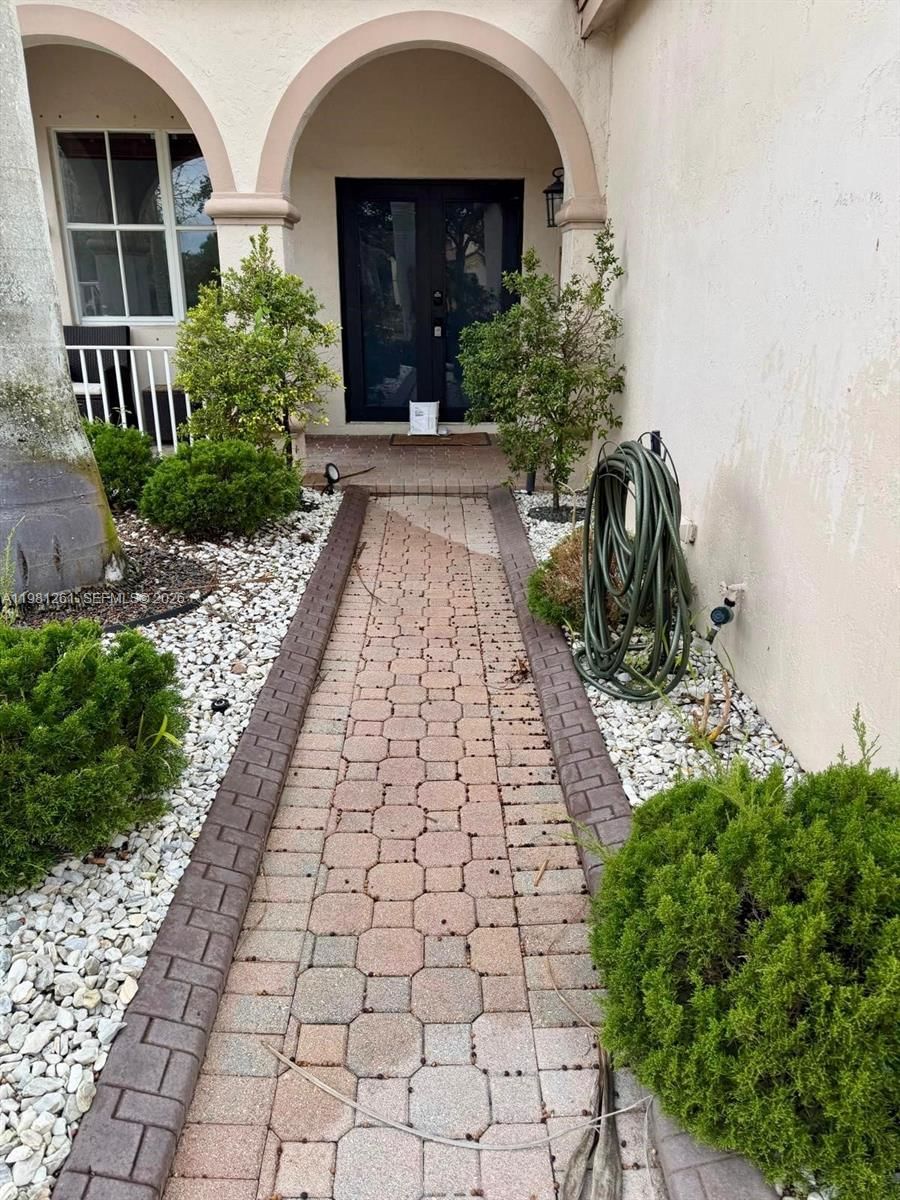 Real estate property located at 663 Live Oak Ln, Broward, Sector 2-parcels 12 13 14, Weston, FL