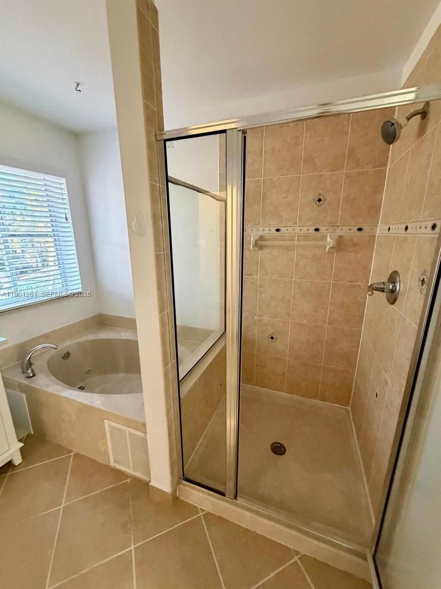 Real estate property located at 663 Live Oak Ln, Broward, Sector 2-parcels 12 13 14, Weston, FL