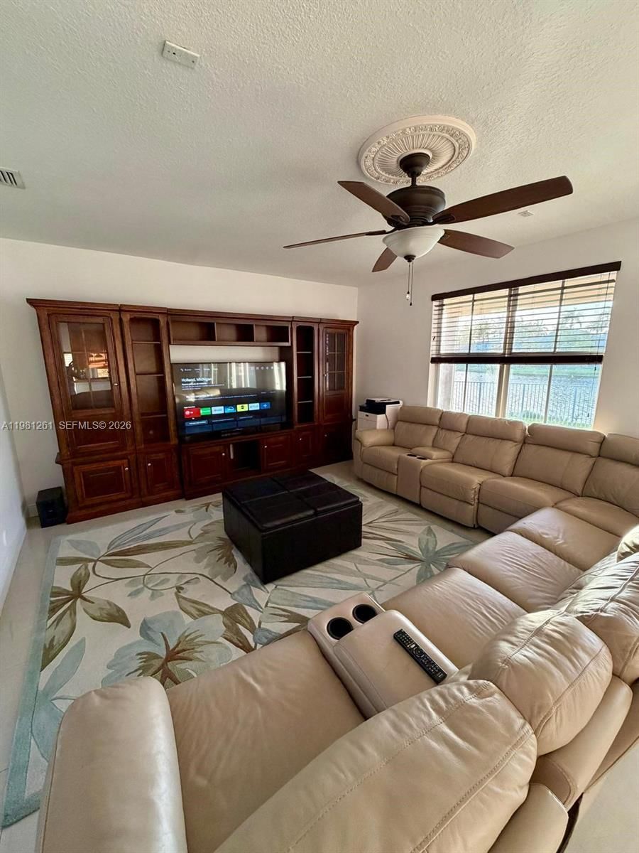 Real estate property located at 663 Live Oak Ln, Broward, Sector 2-parcels 12 13 14, Weston, FL