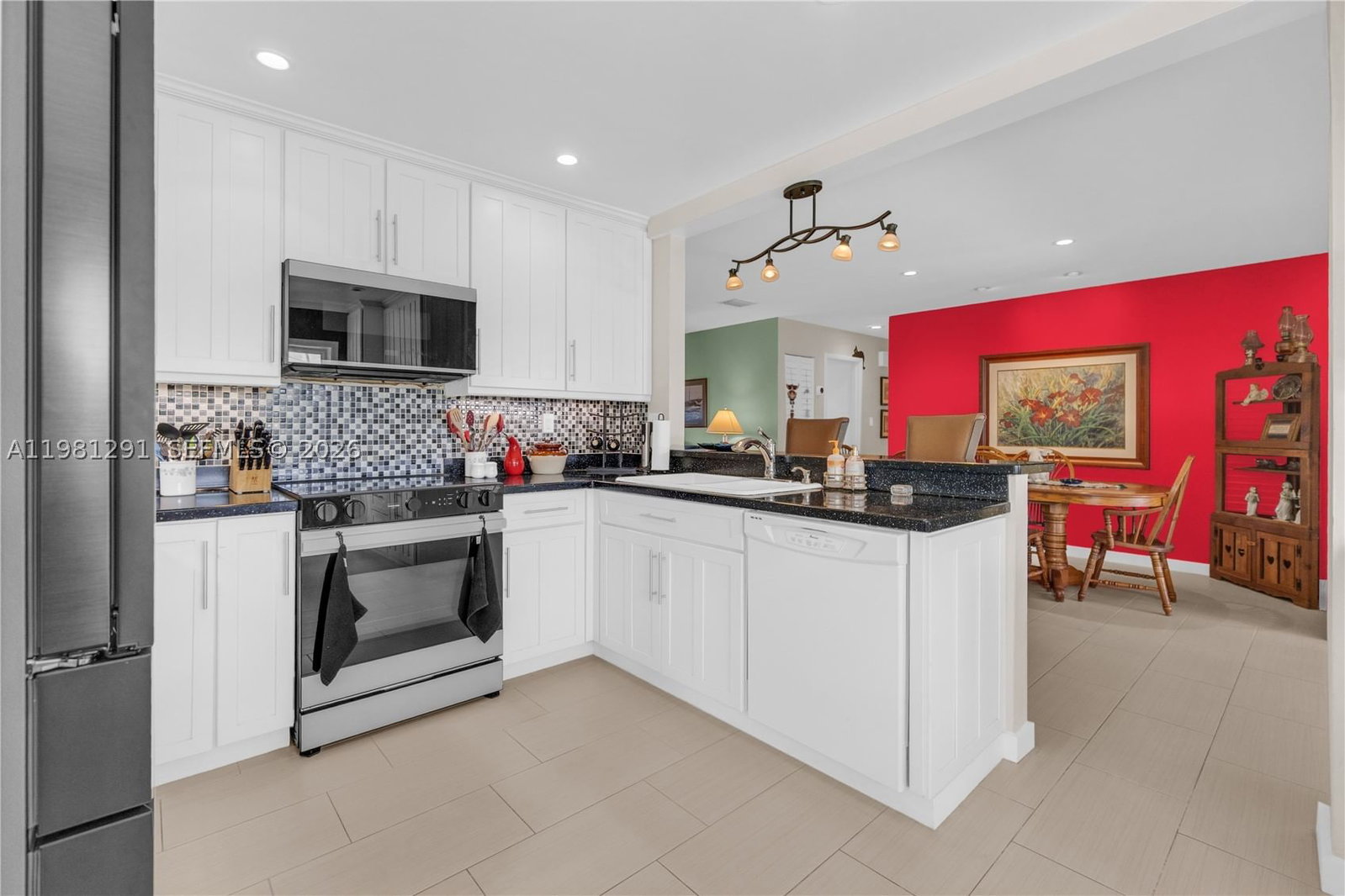 Real estate property located at 11611 106th Ter, Miami-dade, Sabal Chase Sec Four, Miami, FL
