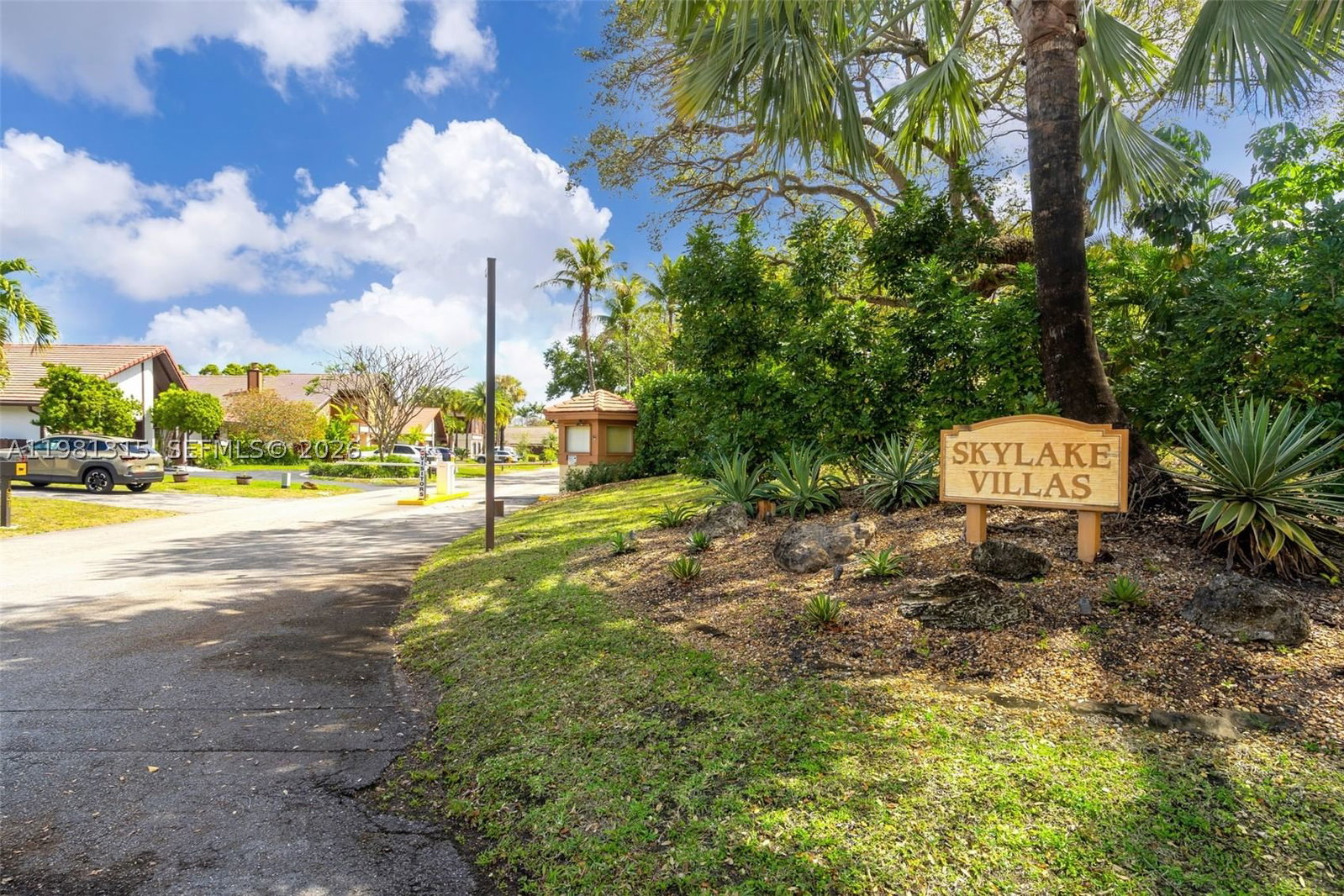 Real estate property located at 19951 10th Place Way, Miami-dade, Sky Lake Villas, Miami, FL