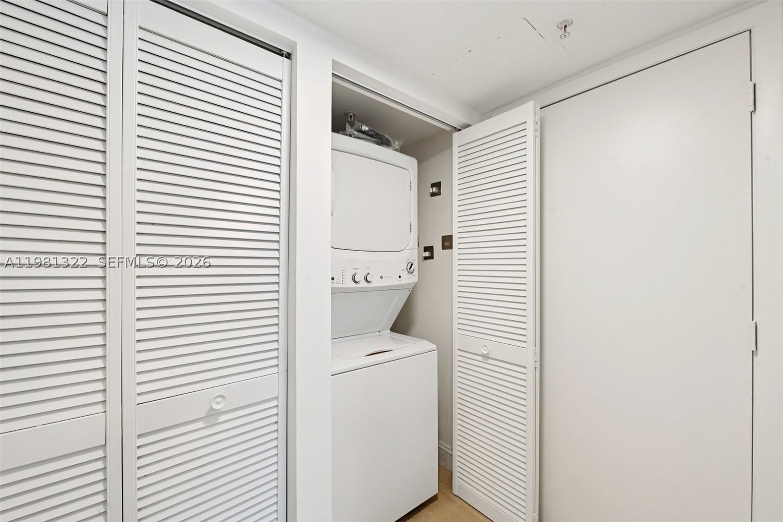 Real estate property located at 1800 Bayshore Dr #2811, Miami-dade, 1800 Club Condo, Miami, FL