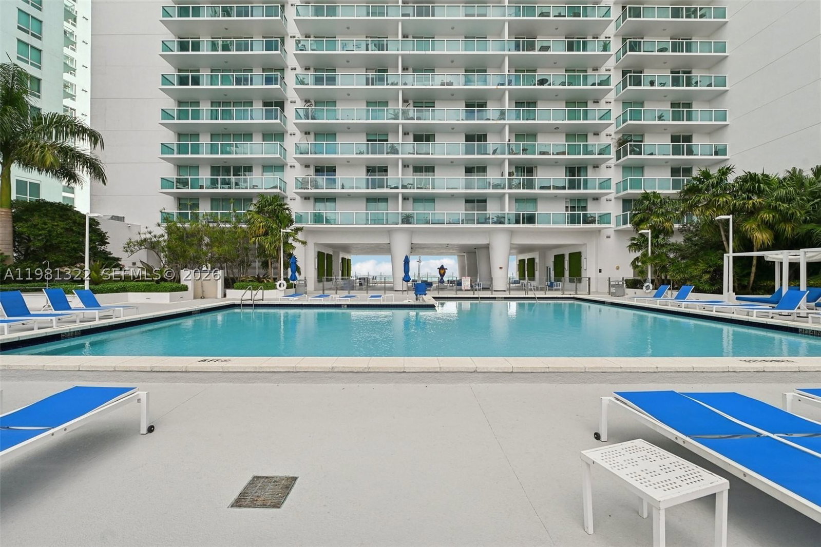 Real estate property located at 1800 Bayshore Dr #2811, Miami-dade, 1800 Club Condo, Miami, FL