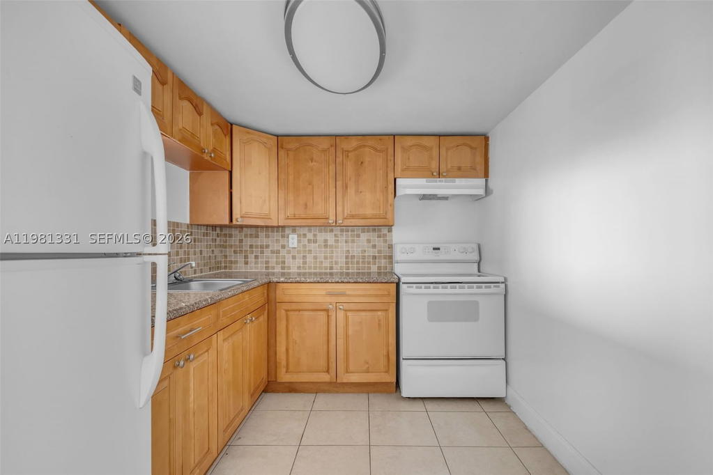 Real estate property located at 9001 77th Ave C805, Miami-dade, Dadeland Place Condo, Miami, FL