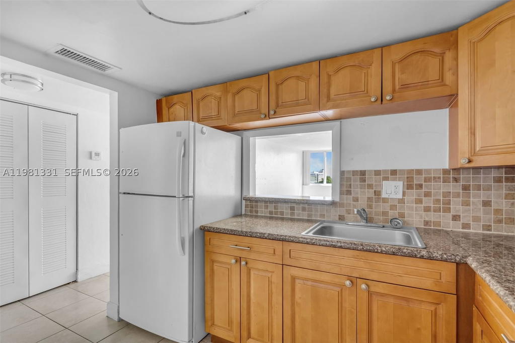 Real estate property located at 9001 77th Ave C805, Miami-dade, Dadeland Place Condo, Miami, FL