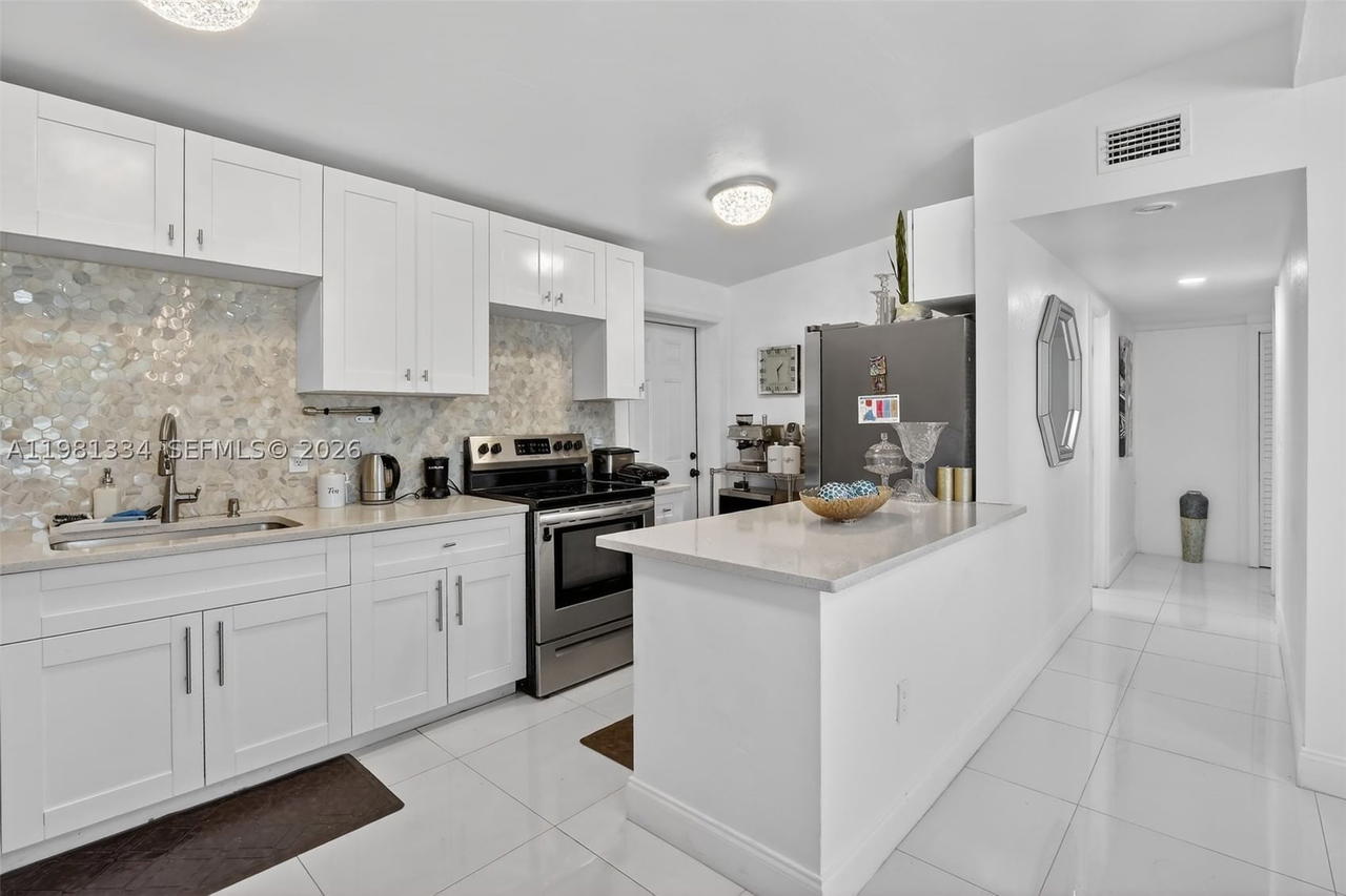 Real estate property located at 3220 2nd St, Broward, Broward Manor, Lauderhill, FL