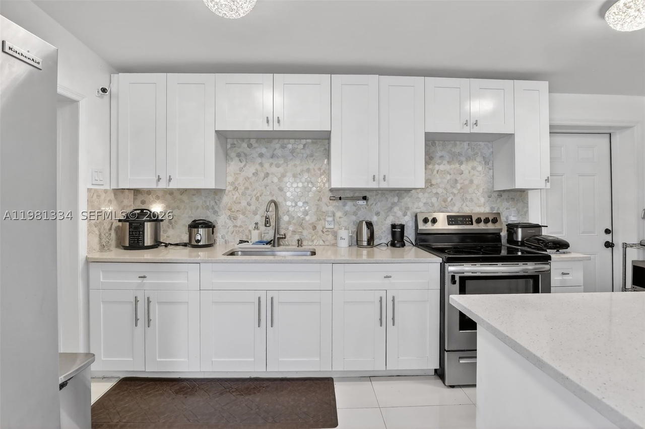 Real estate property located at 3220 2nd St, Broward, Broward Manor, Lauderhill, FL