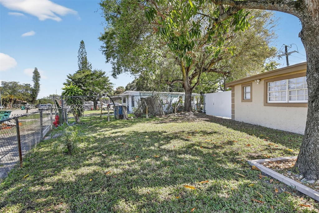 Real estate property located at 3220 2nd St, Broward, Broward Manor, Lauderhill, FL