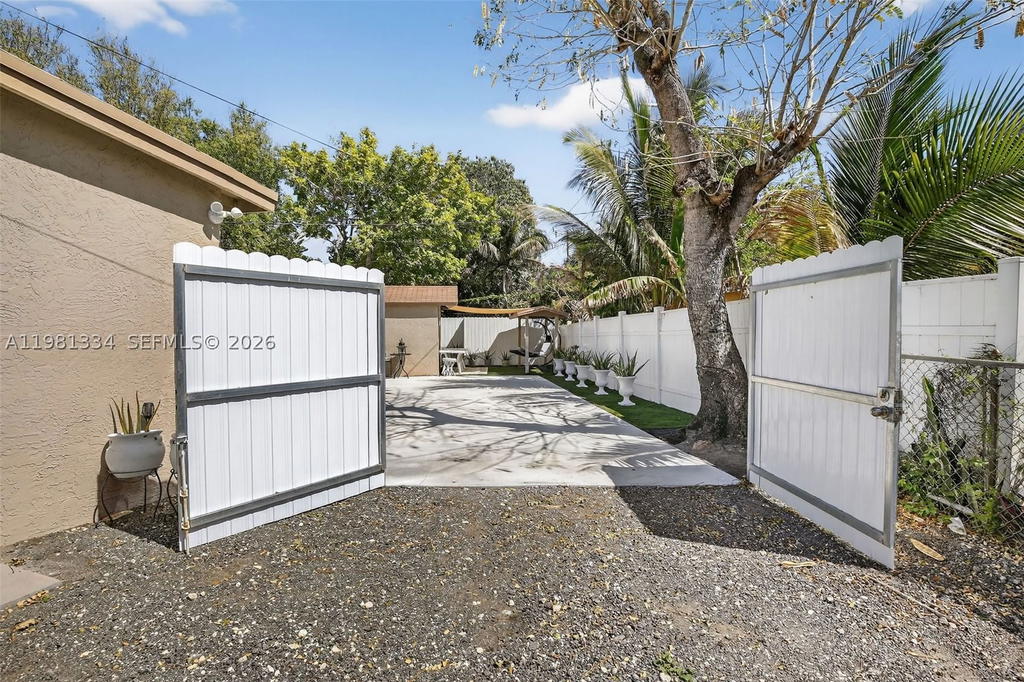 Real estate property located at 3220 2nd St, Broward, Broward Manor, Lauderhill, FL
